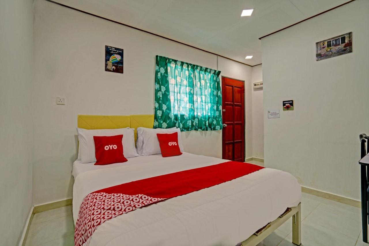 Hotel Capital O 90423 Teratai Chalet à Kampong Raja Extérieur photo