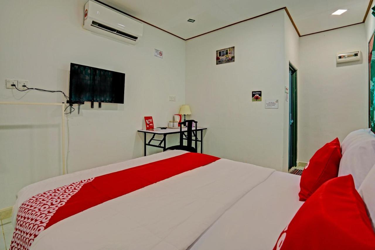 Hotel Capital O 90423 Teratai Chalet à Kampong Raja Extérieur photo