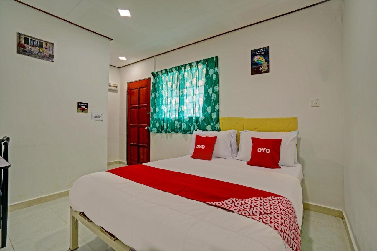 Hotel Capital O 90423 Teratai Chalet à Kampong Raja Extérieur photo
