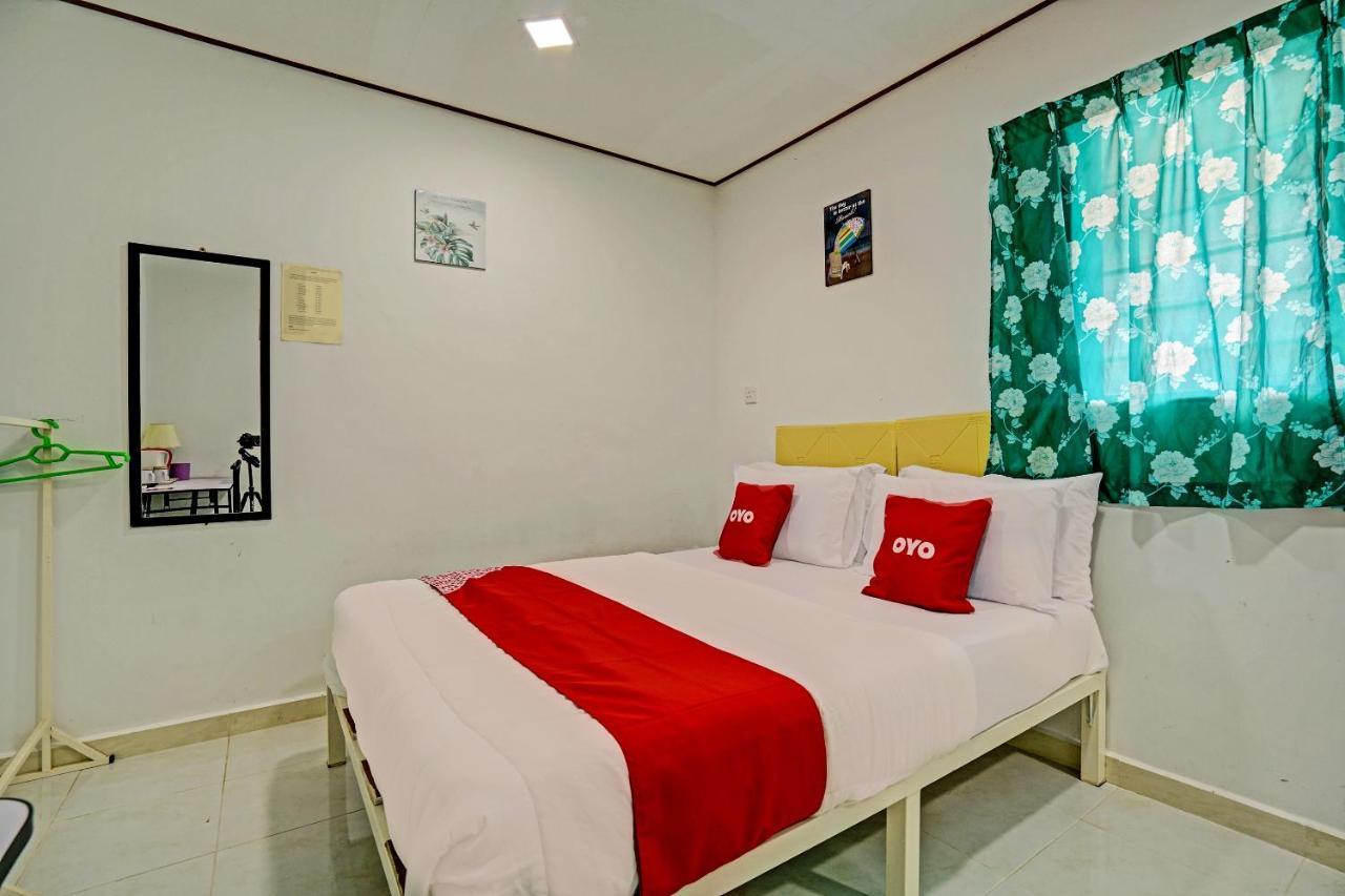 Hotel Capital O 90423 Teratai Chalet à Kampong Raja Extérieur photo