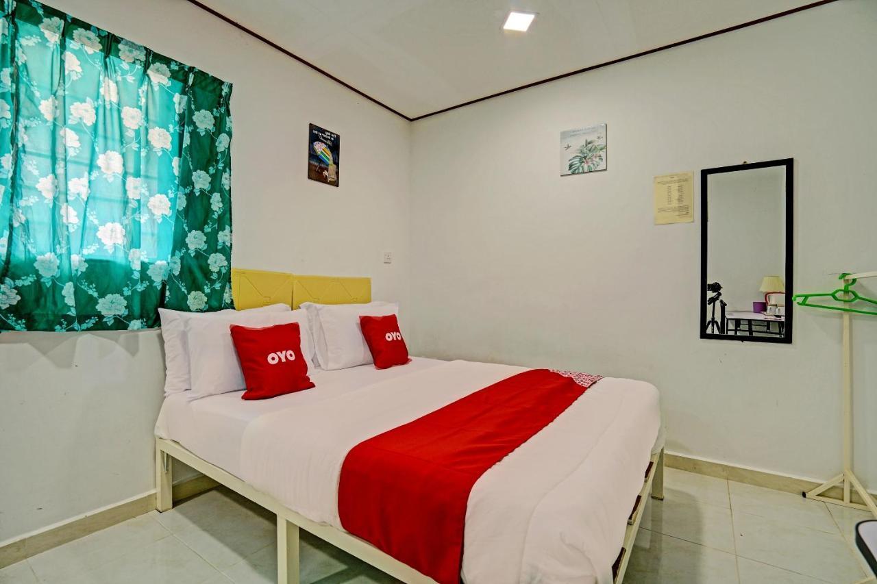 Hotel Capital O 90423 Teratai Chalet à Kampong Raja Extérieur photo